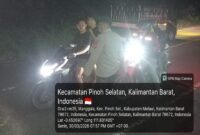 Jalan Licin Akibat Dugaan Tumpahan Solar di Desa Manggala Picu Kecelakaan, Polisi dan BPBD Bergerak Cepat