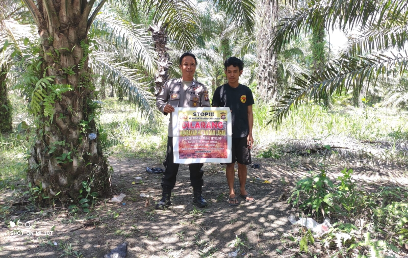 Bhabinkamtibmas Polsek Menjalin Intensifkan Himbauan Karhutla kepada Warga