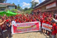 Ritual Adat Pamabankg Warnai Aksi Penolakan Satgas Hutan di Kabupaten Landak