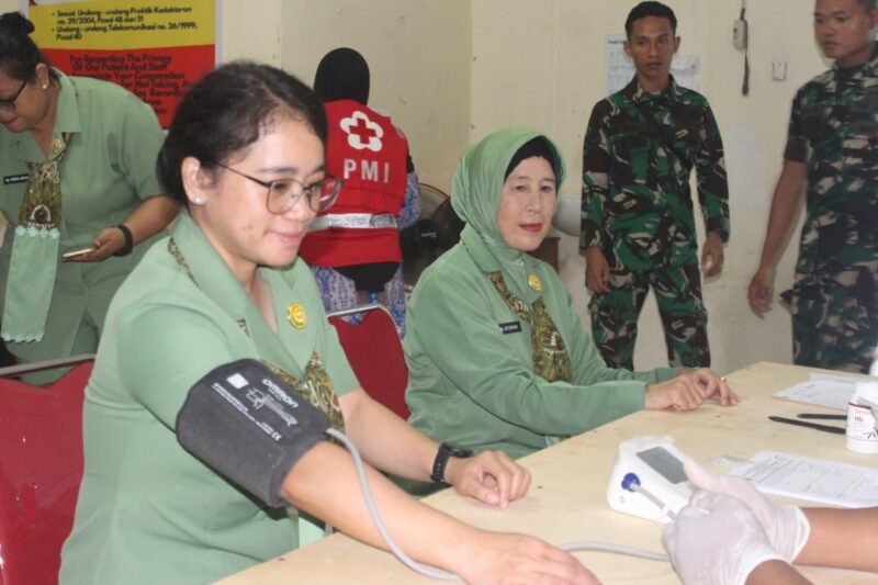 Ny. Fany Andreas Pimpin Kegiatan Donor Darah HUT Ke-62 Dharma Pertiwi di Putussibau