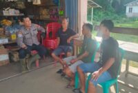 Bhabinkamtibmas Desa Sompak Sampaikan Pesan Kamtibmas Melalui Dialog Santai Bersama Warga