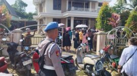 Personel Polsek Mempawah Hulu Amankan Ibadah Jumat Agung di Gereja Paroki Santo Yusuf Karangan