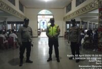 Kapolsek Menyuke IPTU I Nyoman Astika, S.H. Pimpin Pengamanan Misa Kamis Putih di Gereja Santo Agustinus dan Santo Metias Darit