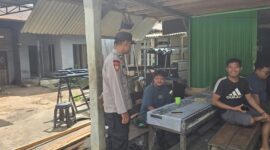 IPDA Bernadus Didy Kusnadi, S.H., M.H. Ingatkan Warga Bahaya Musim Kemarau Saat Patroli Dialogis