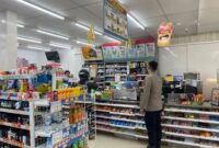 Waspada Kriminalitas, Polsek Sengah Temila Beri Imbauan Langsung kepada Kasir Alfamart