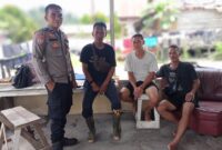 Kanit Binmas Polsek Sebangki Aipda Suriansyah Sambangi Warga, Bangun Kedekatan Humanis