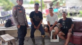 Kanit Binmas Polsek Sebangki Aipda Suriansyah Sambangi Warga, Bangun Kedekatan Humanis