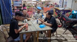 Asyik Main HP di Malam Hari, Warga Dapat Pesan Penting dari Polisi Saat Patroli Polsek Air Besar