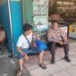 Duduk Santai di Depan Toko, Warga Dapat Himbauan Langsung dari Polisi Saat Patroli Siang