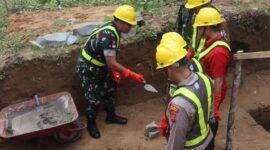 Memutus Isolasi di Garis Depan, Danrem 121/Abw Letakkan Batu Pertama Jembatan Garuda