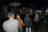 Kapolsek Menukung Datangi TKP Kebakaran di Desa Ella Hilir