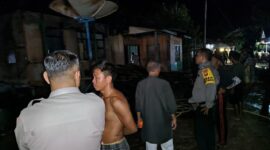 Kapolsek Menukung Datangi TKP Kebakaran di Desa Ella Hilir