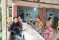 Personel Polsek Meranti Sambangi Warga di Warung, Sampaikan Pesan Kamtibmas Saat Patroli Siang