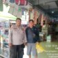 Personel Polsek Ngabang Patroli Dialogis di Lokasi Rawan, Ajak Warga Jaga Keamanan Wilayah