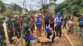 Polsek Menyuke Hadiri Peletakan Batu Pertama Jembatan Perintis Garuda di Desa Darit