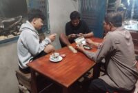Antisipasi Pencurian Berbagai Modus, Personel Polsek Mandor Laksanakan Patroli Malam dan Sambangi Warga