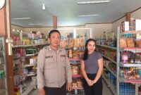 Polsek Kuala Behe Gelar Patroli Sambang ke Toko Sembako, Warga Diberi Imbauan