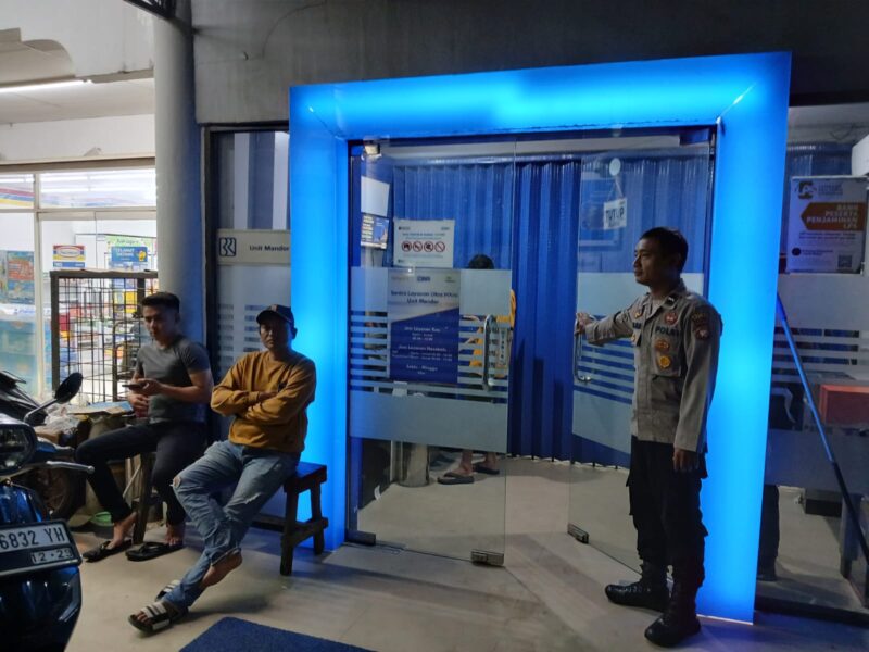 Cegah Kriminalitas Malam Hari, Polisi Mandor Pantau Area ATM dan Pertokoan