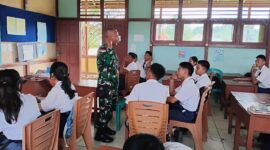 Siswa SMPN 01 Sui Antu Antusias Ikuti Sosialisasi Wawasan Kebangsaan dari Babinsa