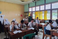 Babinsa Koramil 1206-18/Puring Kencana Gelar Sosialisasi Wawasan Kebangsaan di SMPN 01 Sui Antu