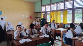 Babinsa Koramil 1206-18/Puring Kencana Gelar Sosialisasi Wawasan Kebangsaan di SMPN 01 Sui Antu