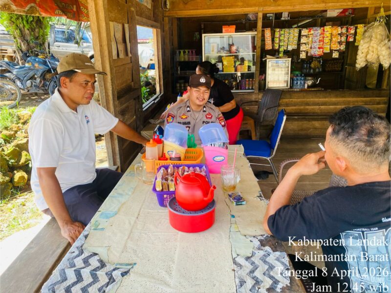 Ngobrol Santai di Warung, Polsek Meranti Sampaikan Pesan Kamtibmas ke Warga