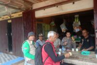 Bhabinkamtibmas Polsek Sebangki Bangun Kedekatan Lewat Ngopi Bersama Warga