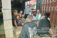 Polisi Datangi Warga Saat Malam Hari, Suasana di Air Besar Jadi Penuh Keakraban