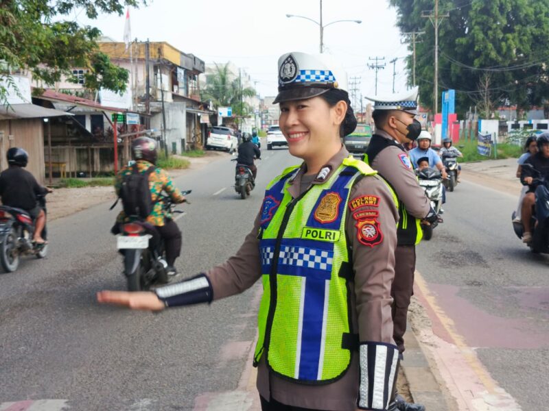 Satlantas Polres Melawi Tebar Senyum Saat Ploting Point, Wujudkan Polisi Humanis