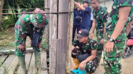 Kodim 1209/Bky Tinjau Lokasi Pembangunan Jembatan Gantung di Sungai Sentawak Bengkayang