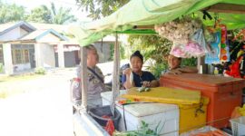 Polisi Sambangi Pedagang Sayur dan Ikan, Sampaikan Pesan Kamtibmas