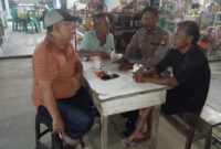 Polisi Duduk Santai di Warung, Warga Mandor Diajak Jaga Keamanan
