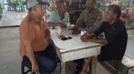 Polisi Duduk Santai di Warung, Warga Mandor Diajak Jaga Keamanan
