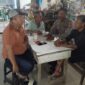 Polisi Duduk Santai di Warung, Warga Mandor Diajak Jaga Keamanan