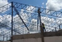 Pemasangan Kolom Baja K2 Tandai Kemajuan Pembangunan KDKMP di Sekadau Hulu