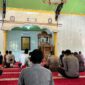 Khutbah Jumat di Masjid Shirotul Jannah, Aipda Hendra Tekankan Amal Jariyah