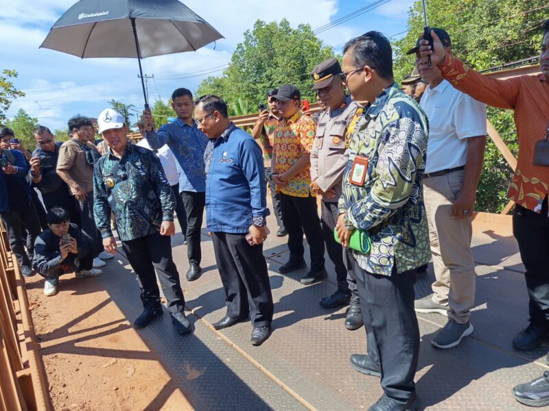 Kapolsek Matan  Hilir Selatan AKP Jumadi Hutabarat Hilir Selatan Pimpin Pengamanan Kunjungan Drs. H. Ria Norsan, M.M., M.H.