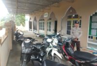 Aiptu Fitriono Akbar dan Bripka Deni Sastro Amankan Sholat Jumat di Masjid Besar Nurul Iman