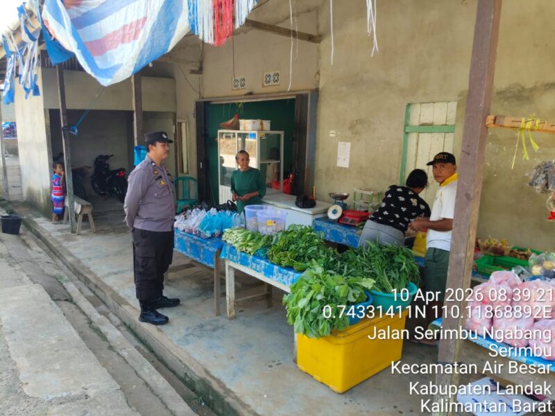 Patroli Siang Humanis Polsek Air Besar Sambangi Penjual Sayur