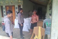 IPTU I Nyoman Astika, S.H. dan Brigadir Efdi Sambangi Rumah Warga di Desa Ladangan