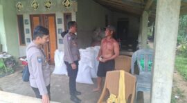 IPTU I Nyoman Astika, S.H. dan Brigadir Efdi Sambangi Rumah Warga di Desa Ladangan