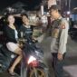 Polisi Humanis di Mandor Ingatkan Remaja Putri Berkendara Aman Malam Hari