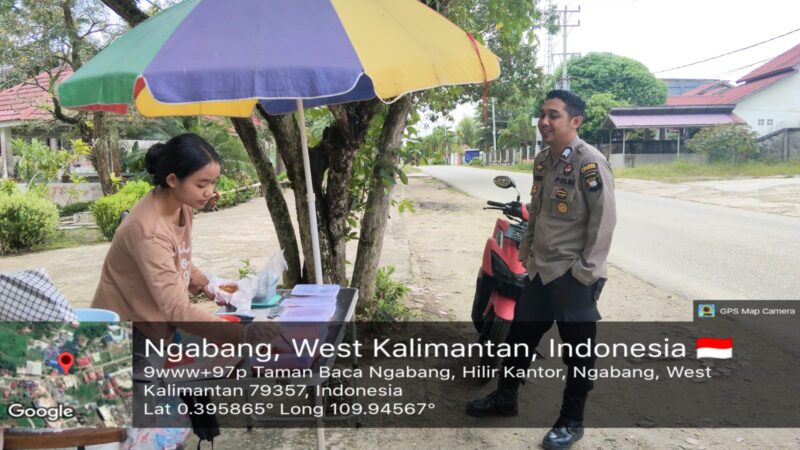 Brigpol Sy Agung Sapa Pedagang dan UMKM Saat Patroli Dialogis Polsek Ngabang