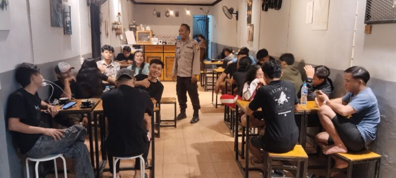 Ngopi di Kafe, Polisi Ingatkan Warga Agar Tidak Mudah Percaya Hoaks