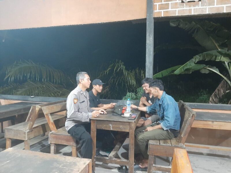 Polisi Sambangi Warga dan Sampaikan Pesan Kamtibmas