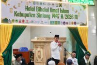 Bupati Sintang Gregorius Herkulanus Bala Hadiri Halal Bihalal Umat Islam di Masjid Al Amin Sintang