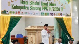 Bupati Sintang Gregorius Herkulanus Bala Hadiri Halal Bihalal Umat Islam di Masjid Al Amin Sintang
