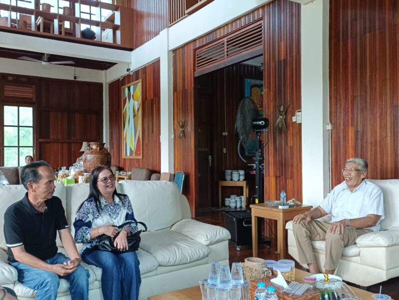 Gregorius Herkulanus Bala Kunjungi Rumah Kopi dr. H. Jarot Winarno di Kelam Permai