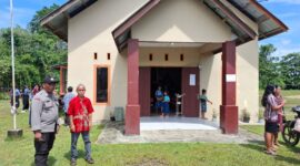 Personel Polsek Kuala Behe Amankan Ibadah Minggu, Wujudkan Situasi Aman dan Harmonis