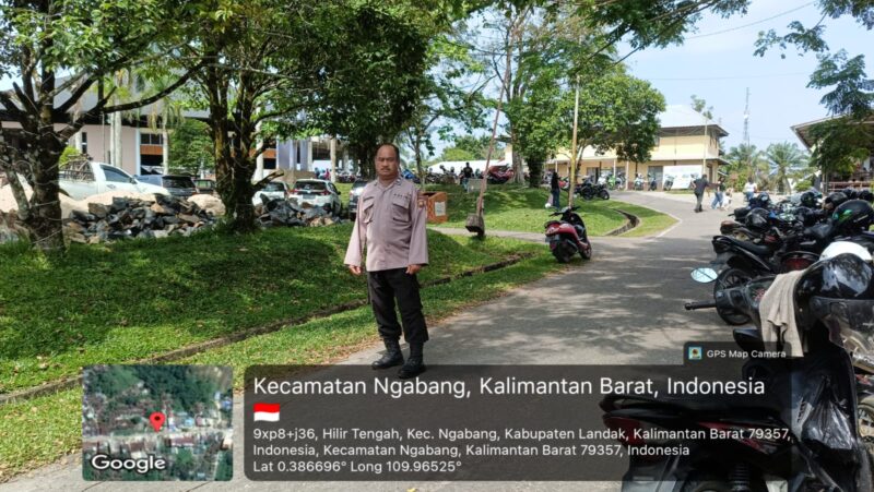 Giat Ibadah Minggu, Polsek Ngabang Menerjunkan Personelnya untuk Laksanakan Pengamanan